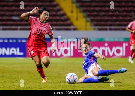 Garam Chun (Korea) und Megane Hoeltzel (Frankreich) beim Spiel Frankreich gegen Korea (Korea) am 1. August beim FIFA U-20-Frauen-Weltmeisterschaft Costa Rica Stockfoto