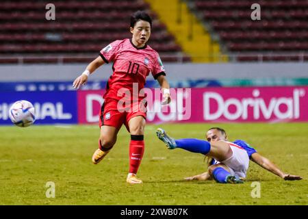 Garam Chun (Korea) und Megane Hoeltzel (Frankreich) beim Spiel Frankreich gegen Korea (Korea) am 1. August beim FIFA U-20-Frauen-Weltmeisterschaft Costa Rica Stockfoto