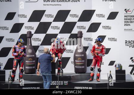 Podium GP Austria MotoGP: Francesco Bagnaia, Jorge Martin, Enea Bastianini, Helmut Marko während des Gran Premio Motorrand de MotoGP de Austria - Rennen, MotoGP Weltmeisterschaft in Spielberg, Australien, 18. August 2024 Stockfoto