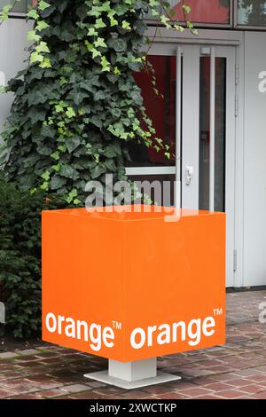Paris, Frankreich - 11. November 2019: Orange, ehemals France Telecom, ist ein französischer multinationaler Telekommunikationskonzern Stockfoto