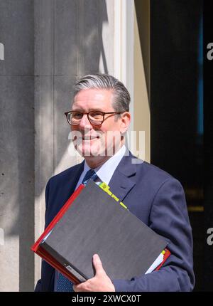 Sir Keir Starmer Abgeordneter (Lab: Holborn and St Pancras) britischer Premierminister - verlassen 10 Downing Street für Fragen des Premierministers am 24. Juli 2024 Stockfoto