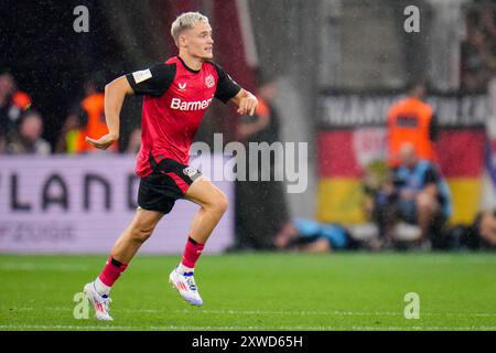 LEVERKUSEN, DEUTSCHLAND - 17. AUGUST: Florian Wirtz von Bayer 04 Leverkusen sieht beim DFL Supercup 2024 Spiel zwischen Bayer 04 Leverkusen und VfB Stuttgart am 17. August 2024 in der BayArena in Leverkusen an. (Foto: Rene Nijhuis) Stockfoto