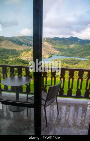 Liendo Behälter gesehen von einem Balkon des Parador. Cervera de Pisuerga, Palencia Provinz Castilla Leon, Spanien. Stockfoto