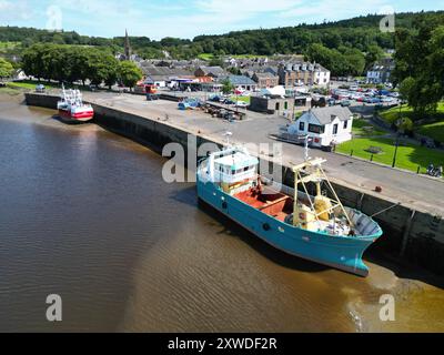 Kirkcudbright, Schottland aus der Vogelperspektive Muschelbagger Fischerboote auf dem Fluss Dee - Foto August 2024 Stockfoto