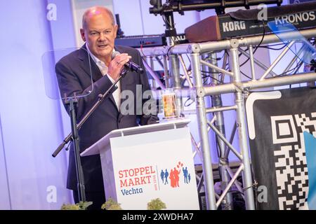 Der Bundeskanzler hält seine Festrede im FestzeltBundeskanzler Olaf Scholz besucht den Stoppelmarkt in Vechta, Vechta Niedersachsen Deutschland Stoppelmarkt *** der Bundeskanzler hält seine Rede im Festzeltzelt Bundeskanzler Olaf Scholz besucht den Stoppelmarkt in Vechta, Vechta Niedersachsen Deutschland Stoppelmarkt Stockfoto