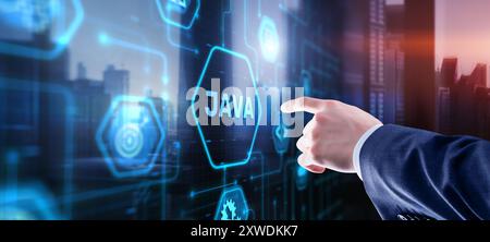 Geschäftsmann klickt auf Java Programmiersprache Anwendungskonzept auf virtuellen Bildschirm Stockfoto