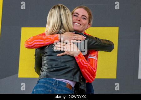 Alpe d'Huez, Frankreich - 18. August 2024, VOLLERING Demi und Marion ROUSSE während der Tour de France Femmes avec Zwift 2024, Stage 8 Radrennen, Le Grand-Bornand - Alpe d'Huez (149, 9 km) am 18. August 2024 in Alpe d'Huez, Frankreich - Foto Florian Frison/DPPI Credit: DPPI Media/Alamy Live News Stockfoto