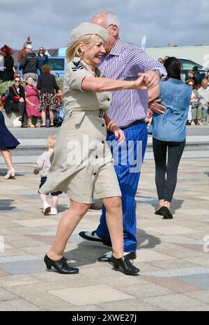 Tanz am Meer in Lytham St Annes, Lancashire, Großbritannien, Europa Stockfoto