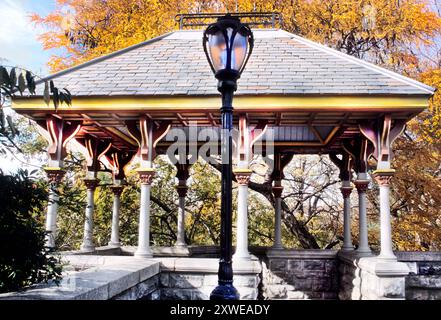 Belvedere Castle Central Park New York. Wahrzeichen-Aussichtsplattform auf dem meteorologischen Turm. Central Park Conservancy im Herbst. New York City USA Stockfoto