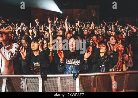 Horsens, Dänemark. August 2024. Festivalbesucher wurden bei einem Live-Konzert mit der deutschen Metal-Supergruppe Avantasia während des dänischen Metal-Festivals Jailbreak 2024 in Horsens gesehen. Stockfoto