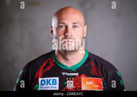 Magdeburg, Deutschland. August 2024. Handball SC Magdeburg - Team Shooting Saison 2024/2025, Oscar Bergendahl, Kreis Mitte. Quelle: Ronny Hartmann/dpa-Zentralbild/dpa/Alamy Live News Stockfoto