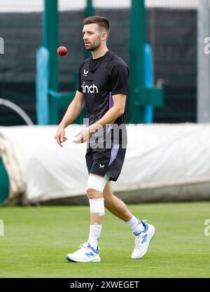 Mark Wood aus England während einer Netzveranstaltung im Emirates Old Trafford, Manchester. Bilddatum: Montag, 19. August 2024. Stockfoto