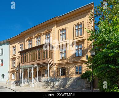 Linz, Österreich. August 2024. Ein altes Gebäude im Stadtzentrum Stockfoto