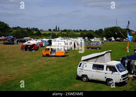 VW T25 T3 Transporter Wohnmobil Treffpunkt in Upton upon Severn, Worcestershire, Großbritannien Stockfoto