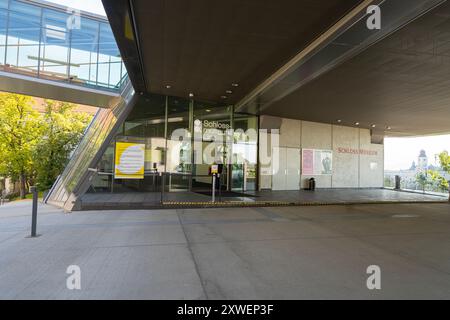 Linz, Österreich. August 2024. Außenansicht des Schlossmuseums im Stadtzentrum Stockfoto