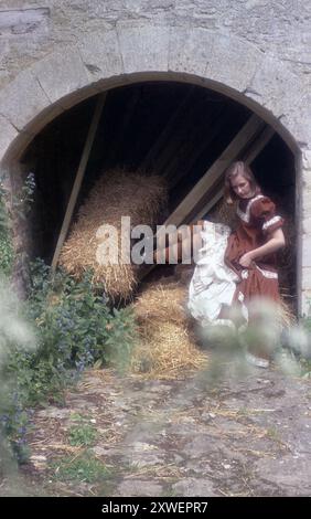 Country Life Fashion 1974 britische Damenmode Stockfoto