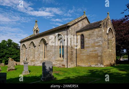 Sommer in der Dunino Parish Church, Fife, Schottland die Kirche wurde 1827 umgebaut und seit 1240 befindet sich hier eine Kirche Stockfoto