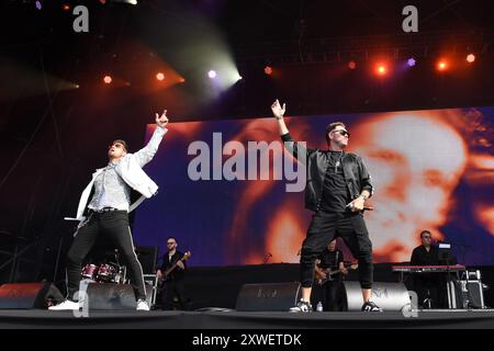 HENLEY-ON-THAMES, ENGLAND – 17. AUGUST: Keith Duffy und Brian McFadden von „Boyzlife“ im Rewind, Temple Island Meadows am 17. August 2024 Stockfoto