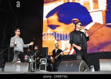 HENLEY-ON-THAMES, ENGLAND – 17. AUGUST: Keith Duffy und Brian McFadden von „Boyzlife“ im Rewind, Temple Island Meadows am 17. August 2024 Stockfoto