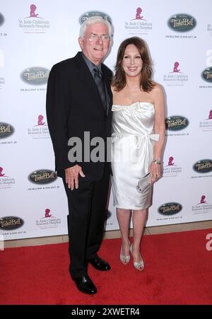 Hollywood, USA. Oktober 2008. Phil Donahue, Moderator der Talkshow, starb friedlich zu Hause in New York nach langer Krankheit, am 18. August im Alter von 88 Jahren. --------------------- Oktober 11, 2008 Beverly Hills, CA. Marlo Thomas und Phil Donahue die 5. Jährliche Start- und Landebahn für das Leben zugunsten des St. Jude Children's Hospital im Beverly Hilton Hotel © LuMar Jr/AFF-USA. COM Credit: AFF/Alamy Live News Stockfoto