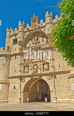 Arco de Santa Maria, St. Marienbogen, einer der Eingänge zur Kathedrale Santa Maria in Burgos, Provinzhauptstadt der Region Kastilien & Leon in Spanien. Stockfoto