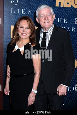 New York City, USA. Mai 2017. Phil Donahue, Moderator der Talkshow, starb friedlich zu Hause in New York nach langer Krankheit, am 18. August im Alter von 88 Jahren. --------------------- Marlo Thomas & Phil Donahue „The Wizard of Lies“ New York Premiere im Museum of Modern Art am 11. Mai 2017 © Steven Bergman/AFF-USA.com Credit: AFF/Alamy Live News Stockfoto