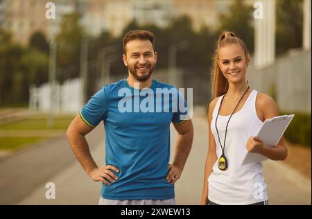 Porträt Eines Happy Coach und Trainee während des Outdoor Fitness Trainings Stockfoto