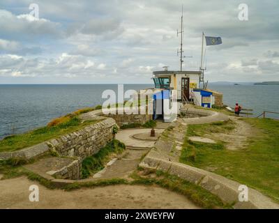 Golva Borthia, Bahnhof St. Ives. Der Aussichtsposten für die St. Ives National Coastwatch Institution wurde 1999 eröffnet und ist einer von fünfzig, die sich hier befinden Stockfoto