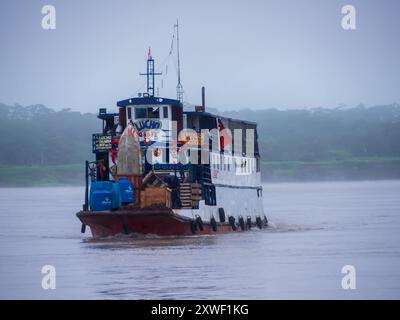 Caballococha, Peru - 22. September 2019: Fährschiffe auf dem Amazonas, Südamerika. Amazonien, Südamerika Stockfoto