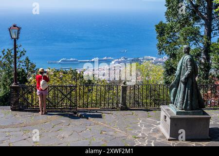 Statue des Kaisers von Österreich Karl 1 oder Karl 1 in der Igreja Nossa Senhora oder Chuch von Monte in der Stadt Monte Vorort von Monte, Funchal Mader Stockfoto