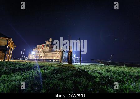 Das Emirates Friendship Hospital Schiff legte am Flussufer in Kapasia in Rangpur an. Stockfoto