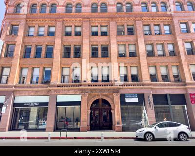 Los Angeles, Kalifornien, Vereinigte Staaten - 14.04.2024: Blick auf das Bradbury Building. Stockfoto