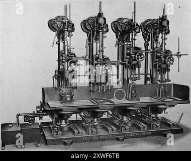 Die Corona (Fred Pollard, Leicester, England) vierteilige Bohrmaschine. An dieser Maschine werden auch Gewindebohren und Reiben durchgeführt. Diese Fotografie stammt von einer großen Auswahl von größtenteils nicht zugeschriebenen technischen Illustrationen und Fotos, die ursprünglich 1936 veröffentlicht wurden. Größe und Qualität der Originale sind sehr unterschiedlich. Stockfoto