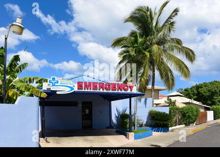 Puerto Plata, Dominikanische Republik - 6. Februar 2020: Playa Dorado Medical Care Emergency Building. Die Resortgegend von Playa Dorada ist schwer Stockfoto