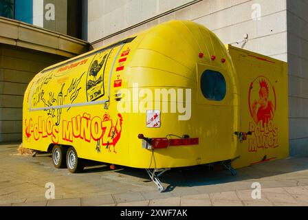 Pollos Munoz Foodtruck des berühmten spanischen Michelin-Sternekochs Dabiz Munoz im Kaufhaus El Corte Ingles August 2024 Santander Cantabria Spanien Stockfoto