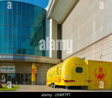 Pollos Munoz Foodtruck des berühmten spanischen Michelin-Sternekochs Dabiz Munoz im Kaufhaus El Corte Ingles August 2024 Santander Cantabria Spanien Stockfoto