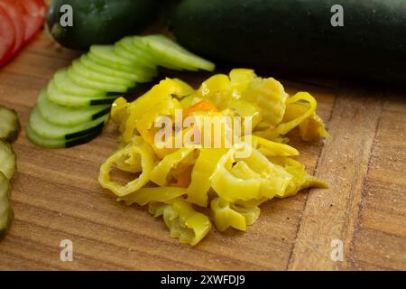 Ein Blick auf einen Haufen gehackter Paprika. Stockfoto