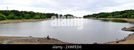 Im Vereinigten Königreich – Niedrigwasserstand im Jumbles Reservoir im August 2024 Stockfoto