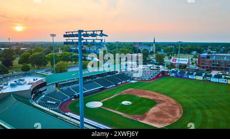 Luftaufnahme des Four Winds Field bei Golden Hour Stockfoto