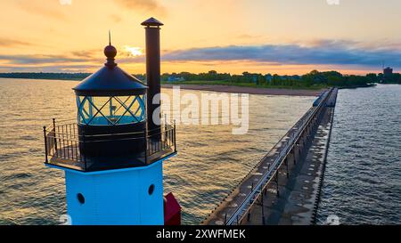 Luftaufnahme des St. Joseph North Pier Lighthouse bei Sonnenaufgang Stockfoto