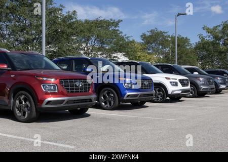 Avon - 11. August 2024: Ausstellung des Hyundai-Veranstaltungsortes in einem Händlerbetrieb. Hyundai bietet den Veranstaltungsort in SE-, SEL- und Limited-Modellen an. MEIN:2024 Stockfoto