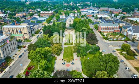 Blick aus der Vogelperspektive auf Bronson Park, historische Gebäude, Downtown Kalamazoo Stockfoto