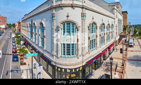 Weitwinkelblick von Palais Royale und Michigan Street Downtown South Bend aus der Vogelperspektive Stockfoto