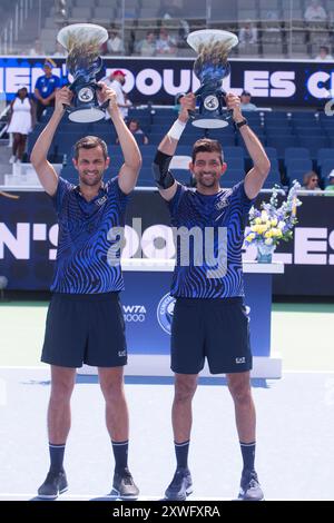 Mason, Oh, USA. August 2024. 2024 Cincinnati Open Tennis, 2024 08 19: Marcelo Arevalo (rechts) und Mate Pavic besiegten Mackenzie McDonald und Alex Michelsen im Doppelspiel der Männer. Foto von Wally Nell/ZUMAPress (Foto: © Wally Nell/ZUMA Press Wire) NUR ZUR REDAKTIONELLEN VERWENDUNG! Nicht für kommerzielle ZWECKE! Quelle: ZUMA Press, Inc./Alamy Live News Stockfoto