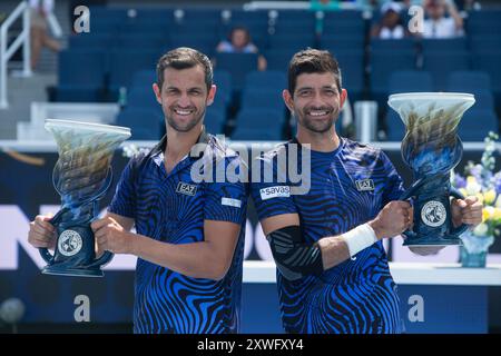 Mason, Oh, USA. August 2024. 2024 Cincinnati Open Tennis, 2024 08 19: Marcelo Arevalo (rechts) und Mate Pavic besiegten Mackenzie McDonald und Alex Michelsen im Doppelspiel der Männer. Foto von Wally Nell/ZUMAPress (Foto: © Wally Nell/ZUMA Press Wire) NUR ZUR REDAKTIONELLEN VERWENDUNG! Nicht für kommerzielle ZWECKE! Quelle: ZUMA Press, Inc./Alamy Live News Stockfoto