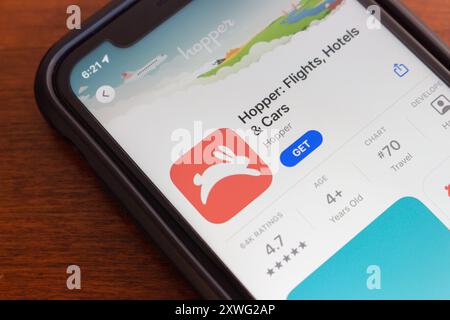 Hopper-App im App Store. Die Hopper App ist eine Buchungsplattform, mit der Nutzer die besten Angebote für Flüge, Hotels und Mietwagen finden können Stockfoto