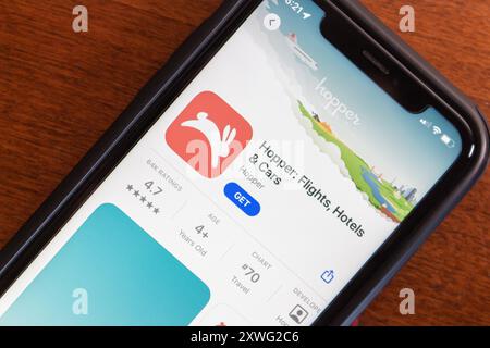 Hopper-App im App Store. Die Hopper App ist eine Buchungsplattform, mit der Nutzer die besten Angebote für Flüge, Hotels und Mietwagen finden können Stockfoto