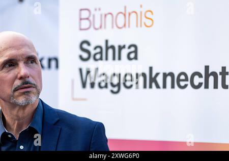 19.08.2024, GER, News / Politk, BSW Buendnis Sahra Wagenknecht Wahlkampf im Bild Steffen Quasebarth Sahra kommt Thüringer Wahlkampftour-BSW Buendnis Sahra Wagenknecht auf dem Eisenacher Markt gemeinsam mit Katja Wolf Spitzenkandidatin des Buendnisses Sahra Wagenknecht in Thüringen und langjaehrige Oberbuermeisterin von Eisenach und Steffen Offen Lafskarth. 99817 Eisenach Markt / Marktplatz Thüringen Deutschland *** 19 08 2024, GER, News Politics, BSW Alliance Sahra Wagenknecht Wahlkampf im Bild Steffen Quasebarth Sahra kommt Thüringer elec Stockfoto