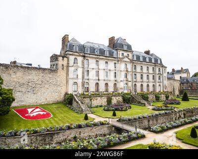 Vannes, Frankreich: 6. August 2024: Schloss de l’Hermine in der Stadt Vannes, Bretagne, Frankreich Stockfoto