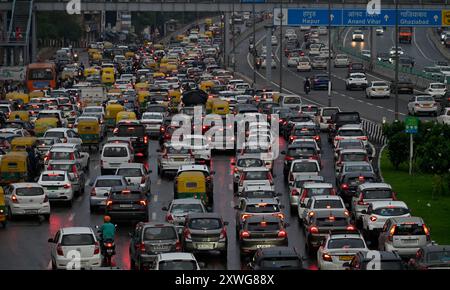 NEW DELHI, INDIEN - 19. AUGUST: Ein Blick auf den Stau in NH, USA. , . In Neu-Delhi, Indien. Raksha Bandhan feiert die einzigartige Verbindung zwischen Brüdern und Schwestern. Die Bindung der Rakhi durch Schwestern symbolisiert Liebe, Zuneigung und gegenseitiges Vertrauen zwischen Brüdern und Schwestern. (Foto: Raj K Raj/Hindustan Times/SIPA USA) Credit: SIPA USA/Alamy Live News Stockfoto